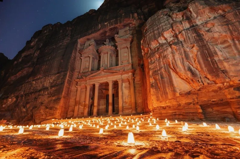 الاردن.. %9 ارتفاع عدد السياح الأجانب الذين زاروا البترا