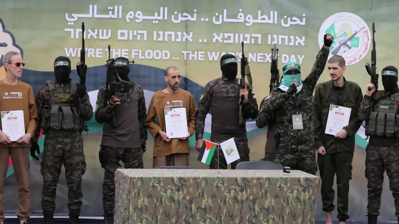تفاصيل صفقة التبادل: الإفراج عن 369 أسيراً فلسطينياً مقابل 3 أسرى إسرائيليين