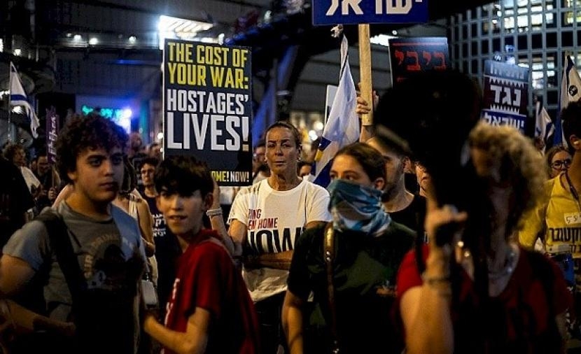 استطلاع: 67% من الإسرائيليين يؤيدون صفقة تنهي الحرب مقابل استعادة الأسرى