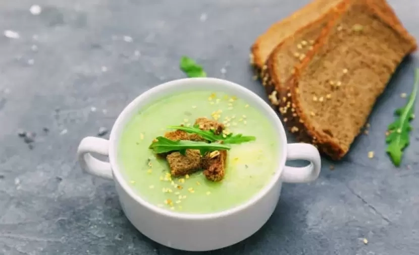 طريقة عمل شوربة الكوسة بالنعناع