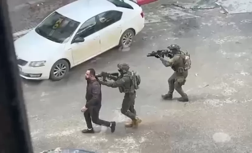 أطلقوا عليهم "البعوض".. إسرائيل تستخدم الفلسطينيين دروعا بشرية