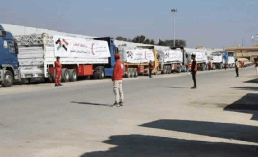 جيش الاحتلال يزعم إدخال 93 شاحنة مساعدات إلى قطاع غزة