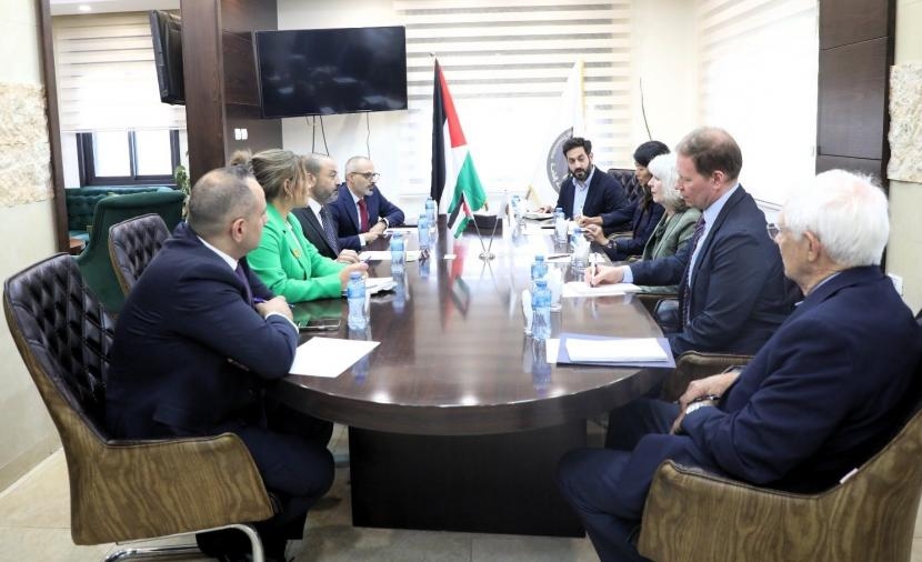 النائب العام يبحث سبل تعزيز التعاون مع وفد من مكافحة المخدرات وإنفاذ القانون
