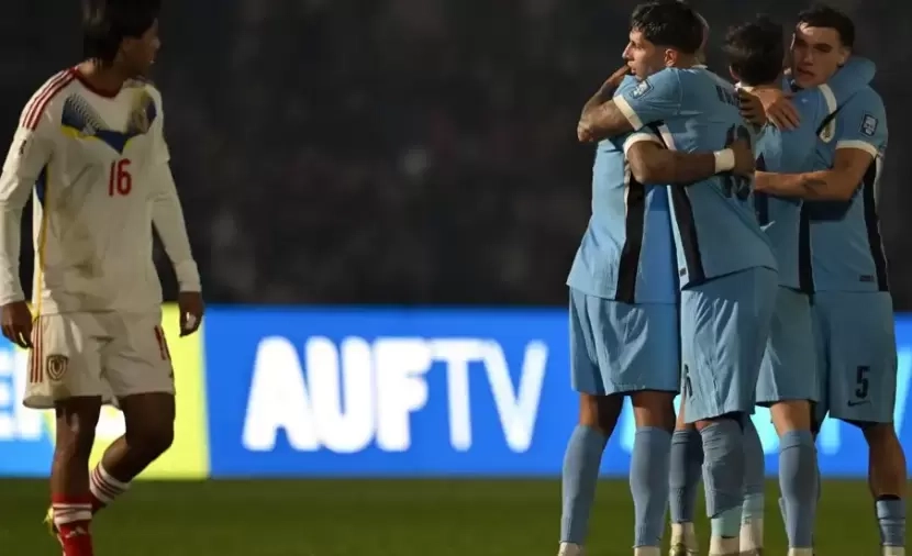أوروجواي تضع قدمًا في المونديال بانتصار غائب أمام فنزويلا