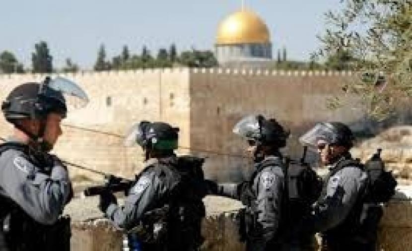 لليوم السادس: الاحتلال يواصل إغلاق المسجد الأقصى وكنيسة القيامة ويوسّع الاقتحامات ونصب الحواجز