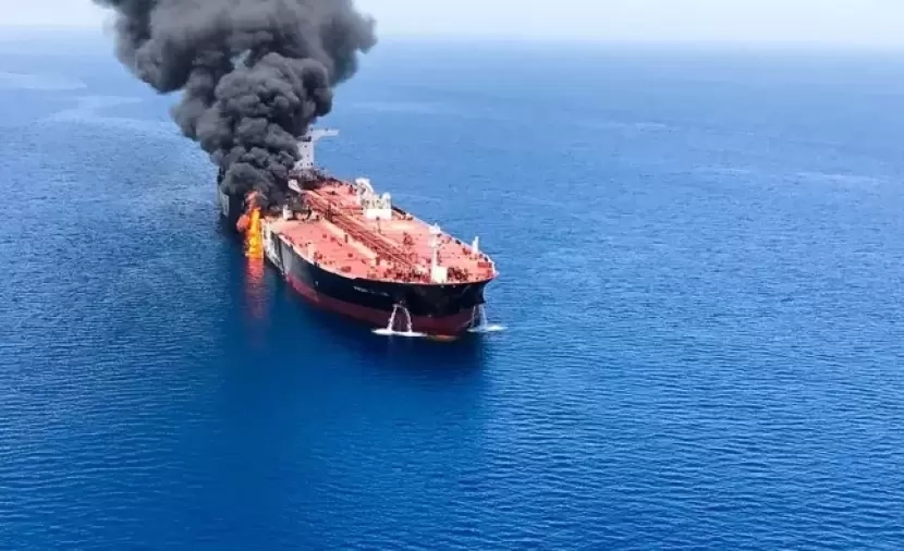 حريق في 3 ناقلات نفط بمياه بحر عمان قبل اقترابها من مضيق هرمز