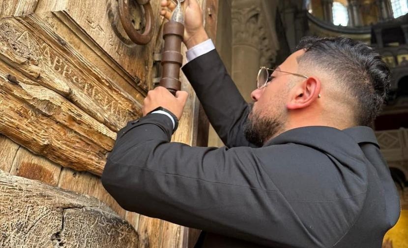 إعادة فتح أبواب كنيسة القيامة في القدس
