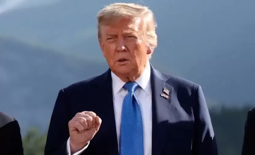 ترامب يطالب إيران باستسلام غير مشروط ويهدد باغتيال خامنئي
