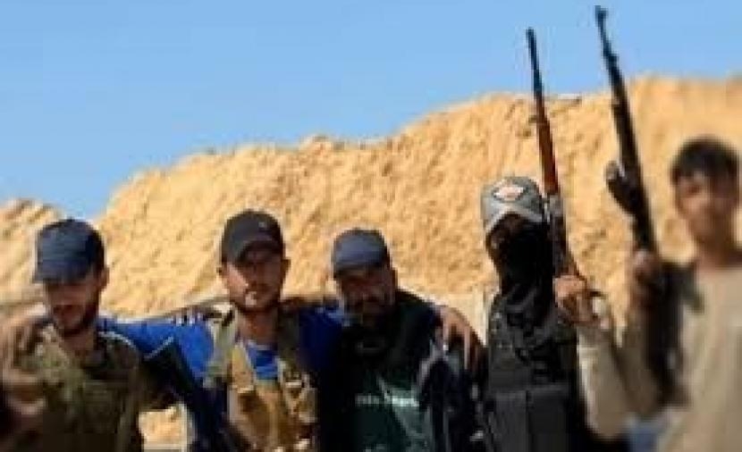 قناة عبرية تكشف عن خطة تنفذها إسرائيل لإيجاد بديل سياسي وعسكري عن "حماس" في غزة
