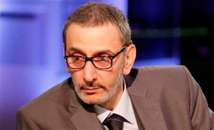 الآلاف من محبي زياد الرحباني أمام المستشفى بانتظار خروج جثمانه وإلقاء نظرة الوداع