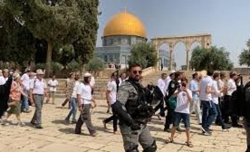 مستوطنون يقتحمون الأقصى وسط حراسة مشددة
