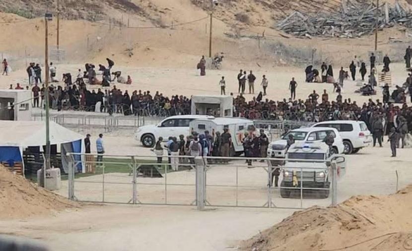 في ظل المجاعة..ويتكوف يصل إلى مركز توزيع المساعدات في رفح
