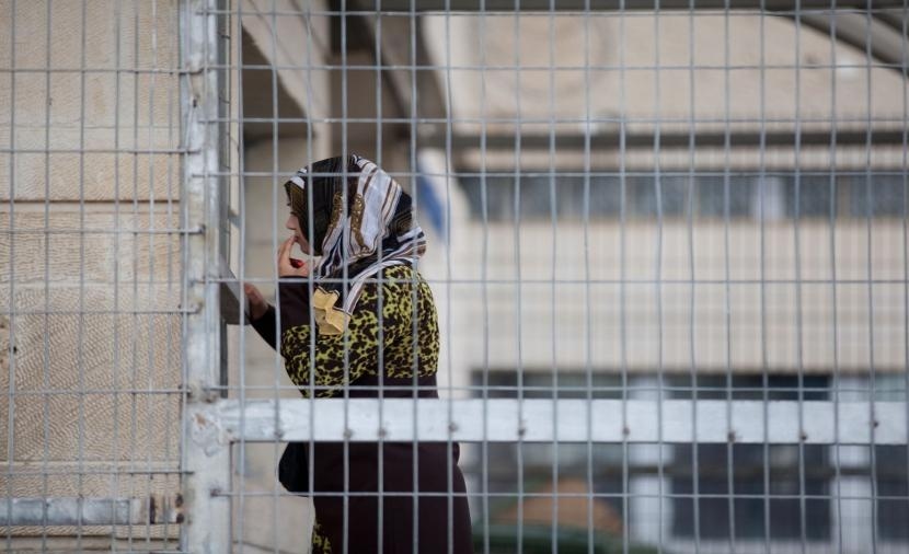نادي الأسير: إدارة سجن "الدامون" تُنفذ 4 عمليات قمع بحق الأسيرات خلال أغسطس الجاري