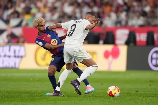 تحليل ما بعد الكلاسيكو: هزيمة ريال مدريد أظهرت "ثغرة" قد تقلب الموازين لصالحه في الموسم القادم
