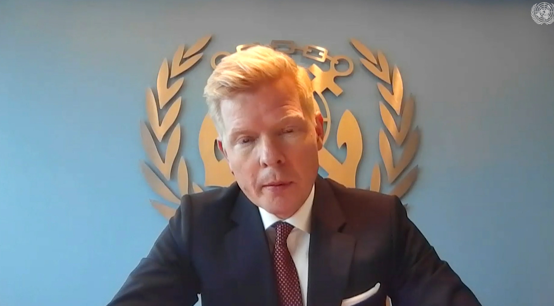 المبعوث الأممي: الغارات على مطار صنعاء وتدمير الطائرة الأخيرة تحرم اليمنيين من وسيلة سفرهم إلى الخارج