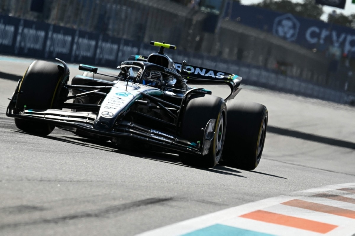 Antonelli grabs pole for Miami sprint race
