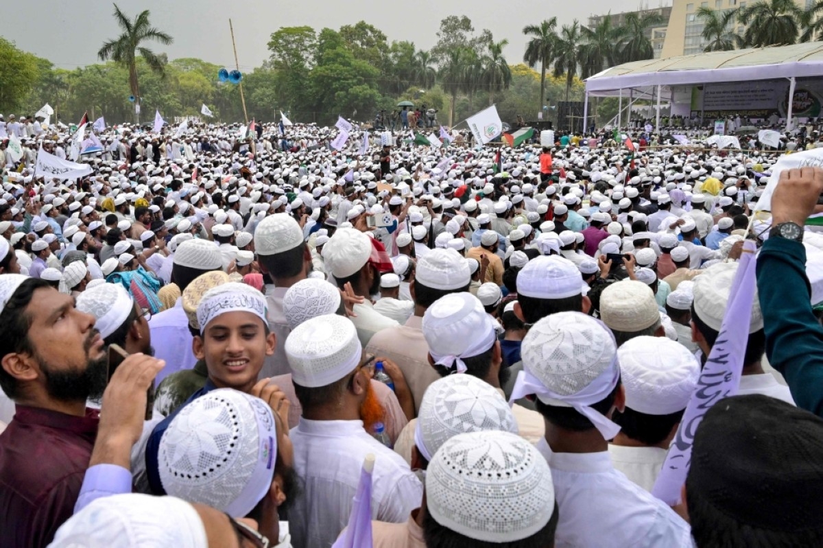 Bangladesh Islamists rally in show of force
