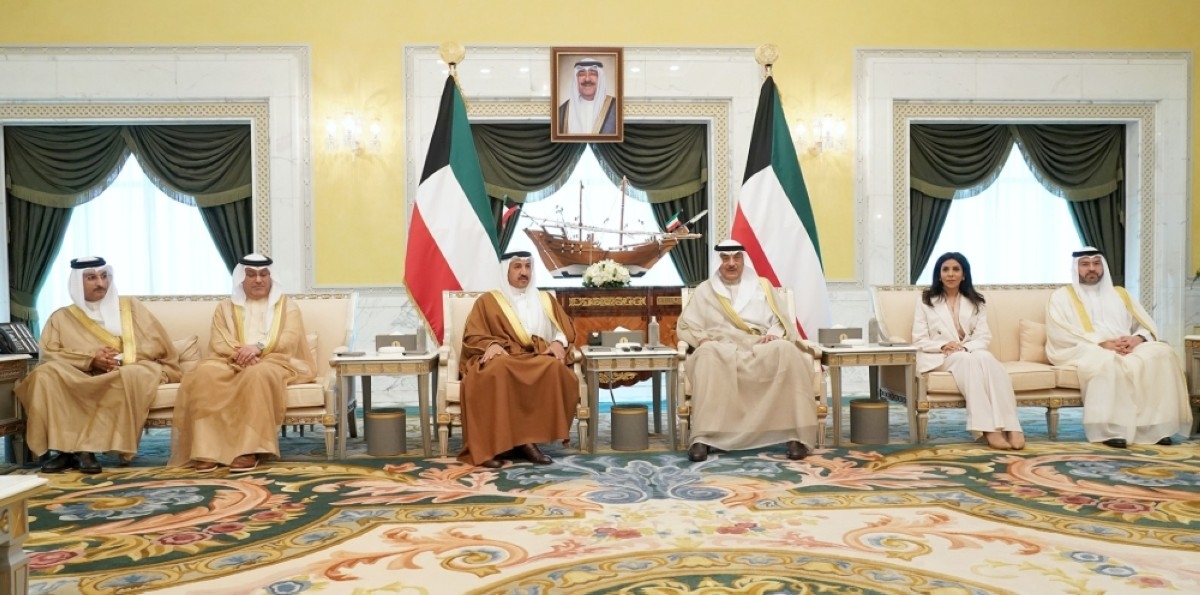Crown Prince meets GCC officials at Seif Palace