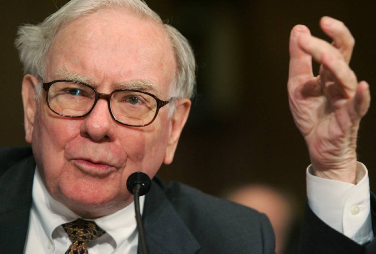 Buffett to step down from Berkshire after 60 years at helm