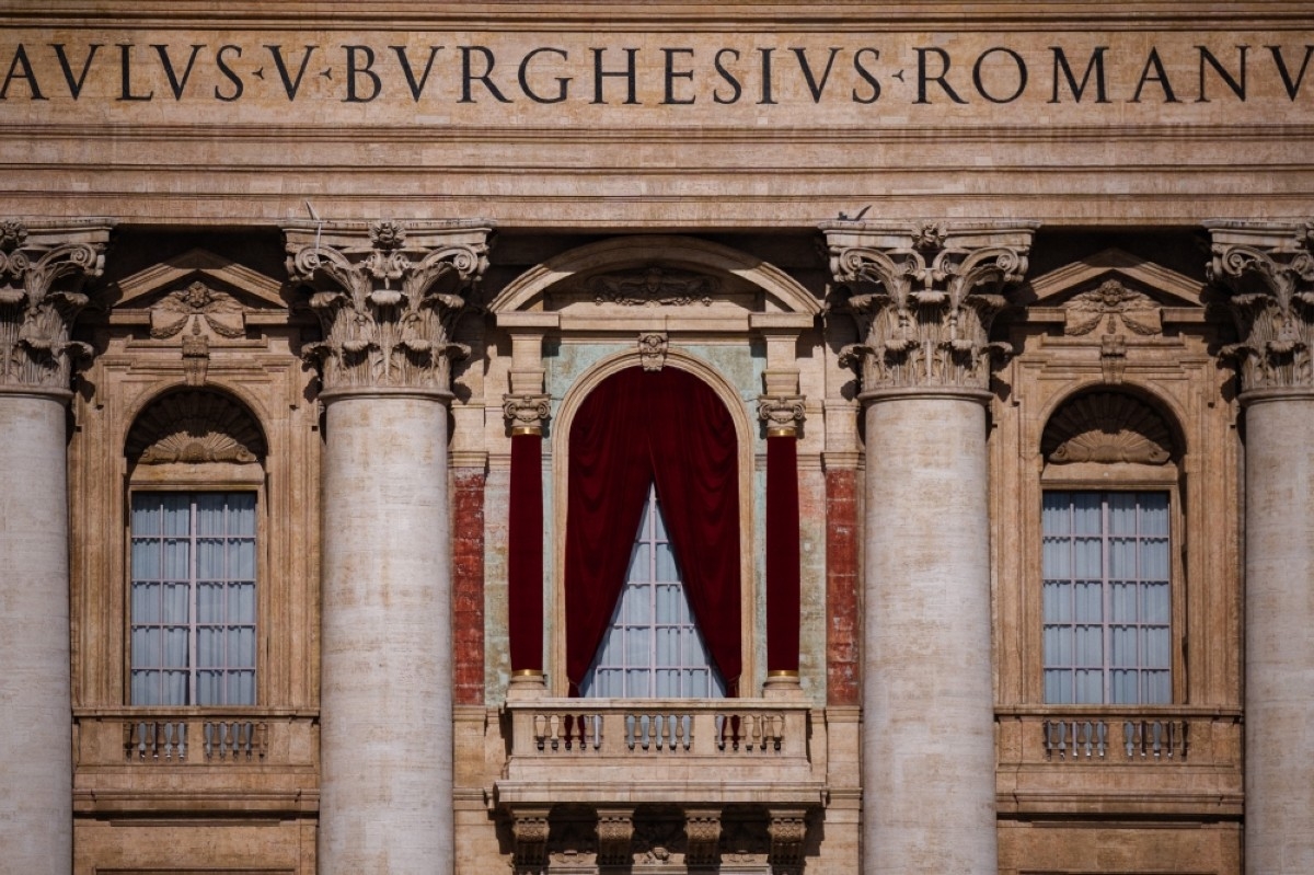 Wait for Vatican white smoke fires up social media
