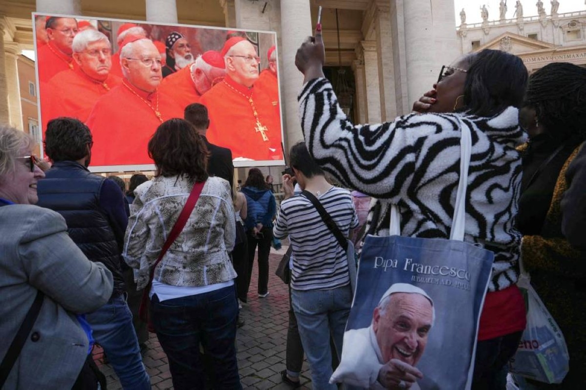 Cardinals begin choosing new pope