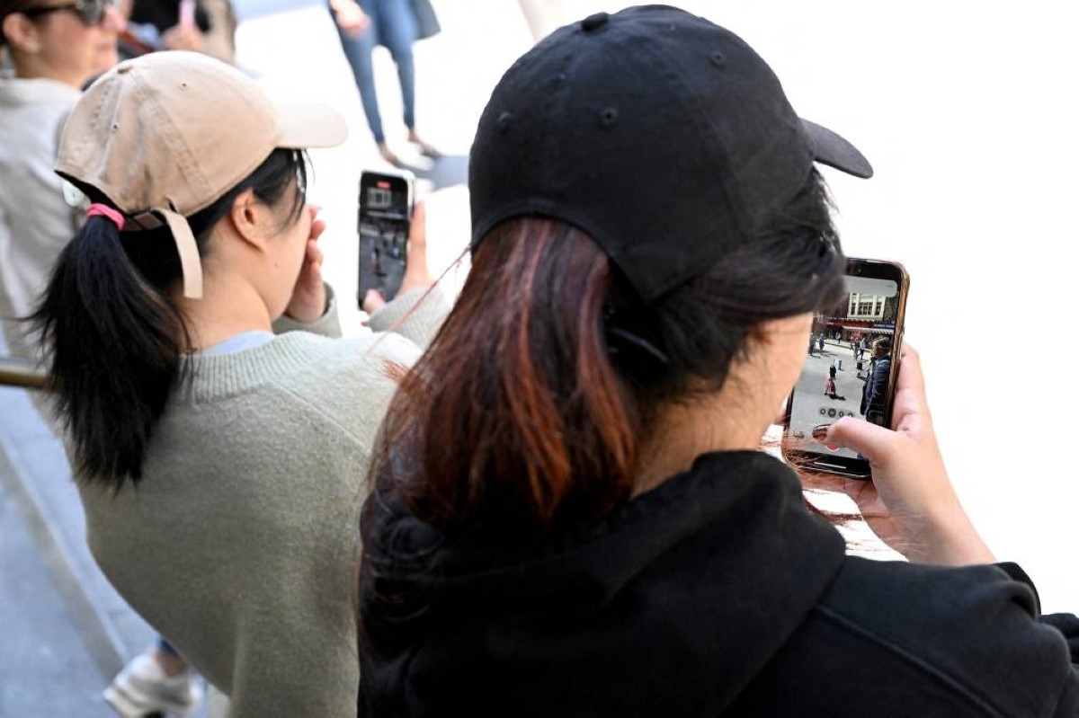 Educators battle for students' attention in the age of TikTok