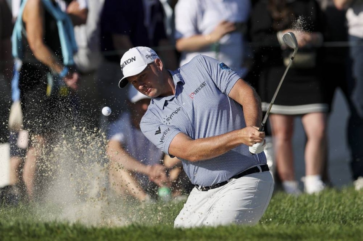 Lowry, Straka share lead at windy Truist