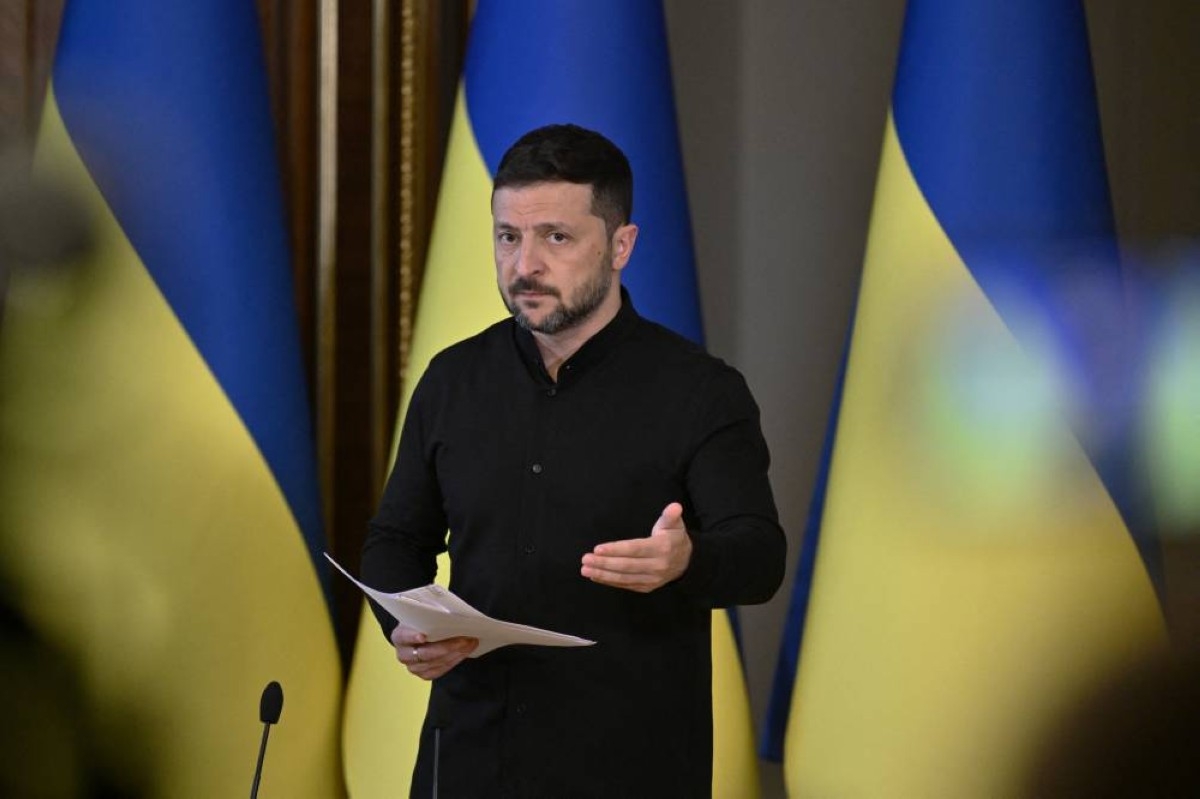 Peace talks, spies, extremists: Europe roundup