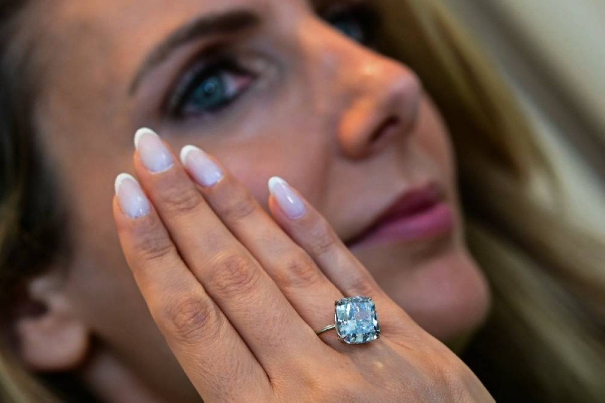 Rare blue diamond fetches $21.5 million at auction in Geneva