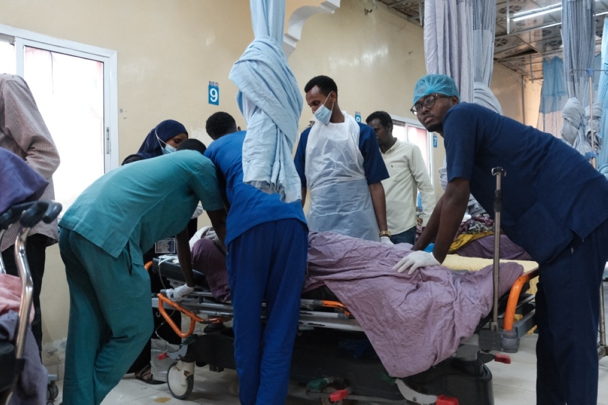 Mogadishu suicide bomber kills 10 at military base