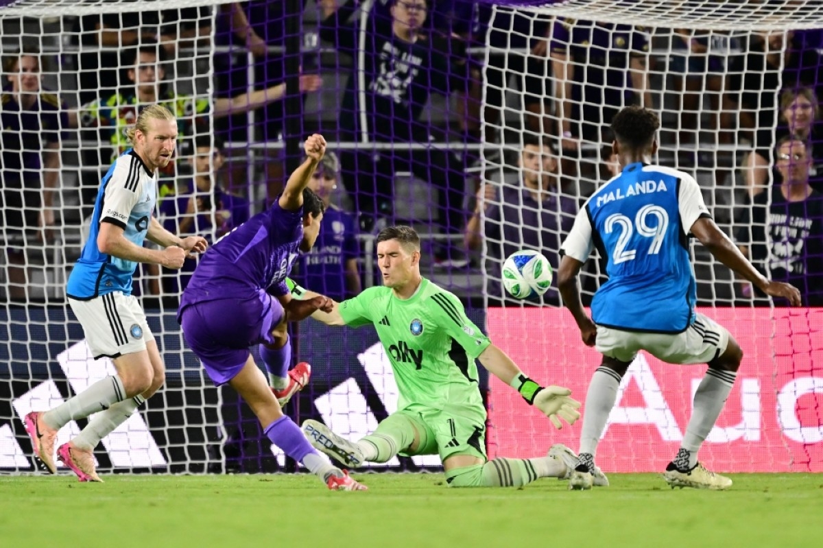 Bernardeschi double as Toronto hit Montreal for six