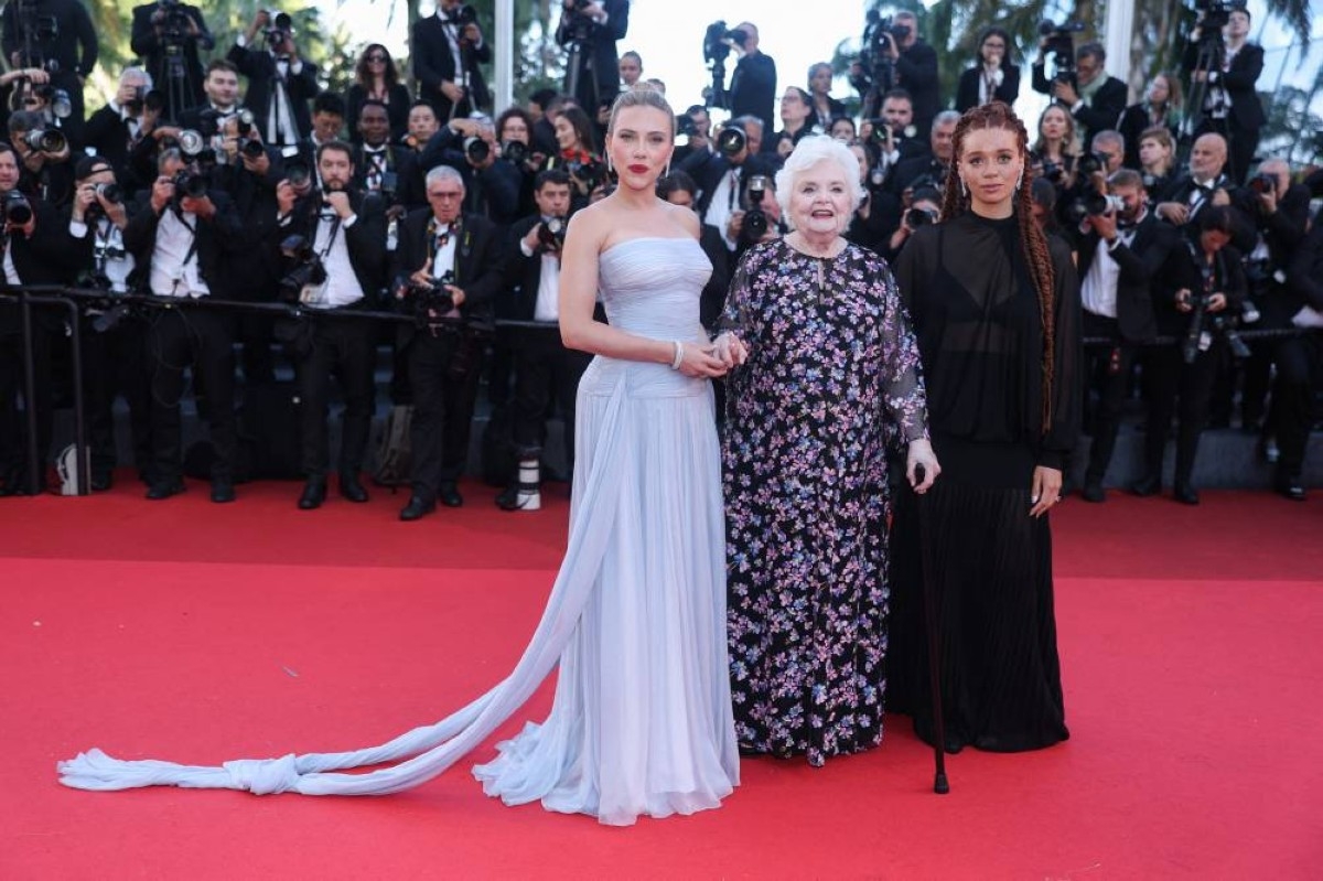 Scarlett Johansson faces tough reviews in director debut