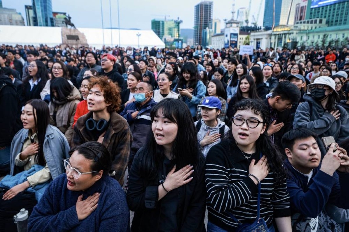 Young Mongolians demand PM resign over corruption claims