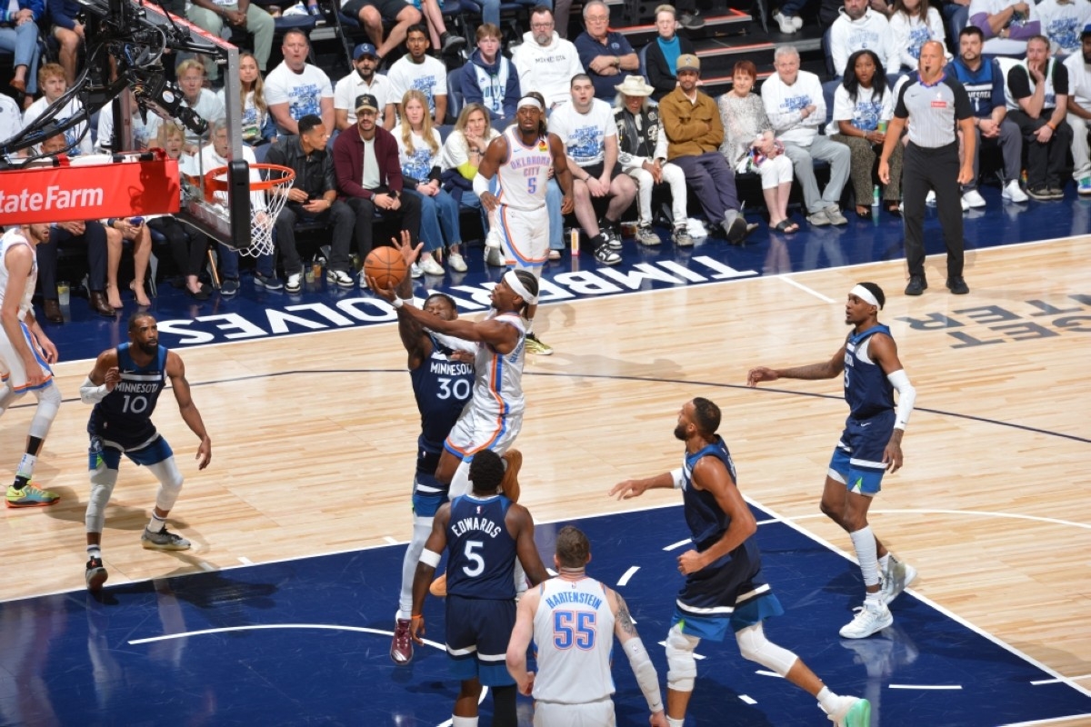 Timberwolves silence Thunder to tighten NBA playoff series