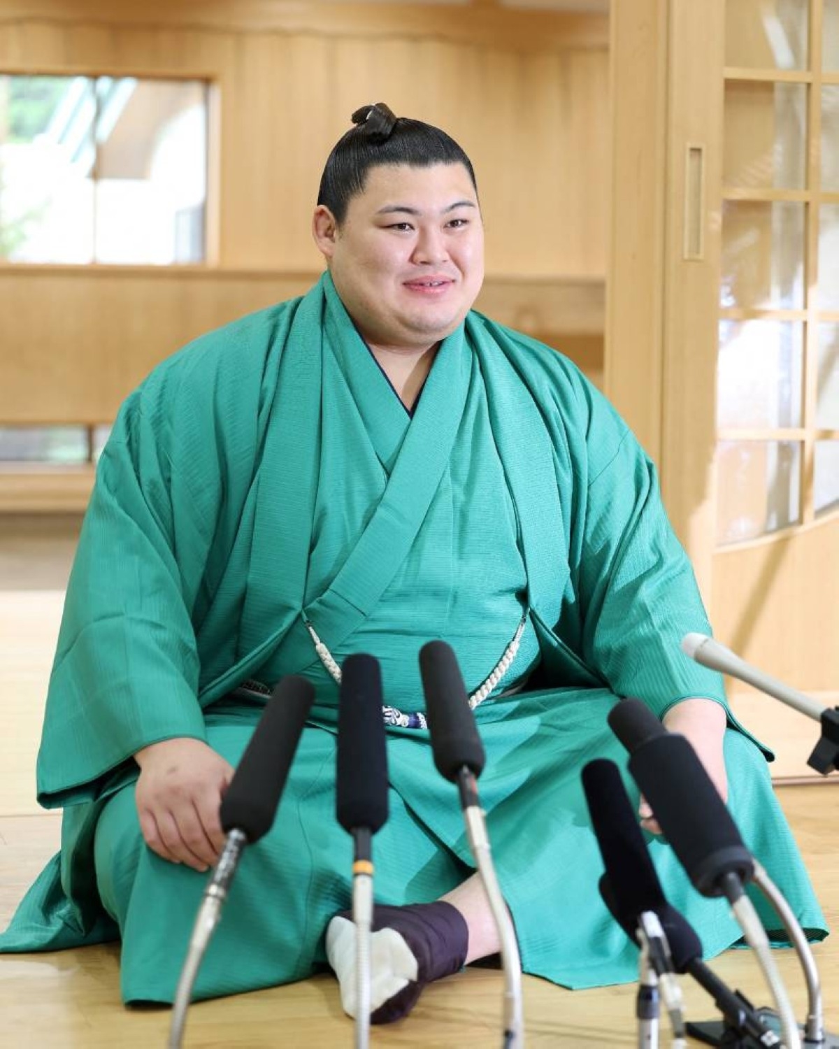Onosato earns yokozuna rank in record time