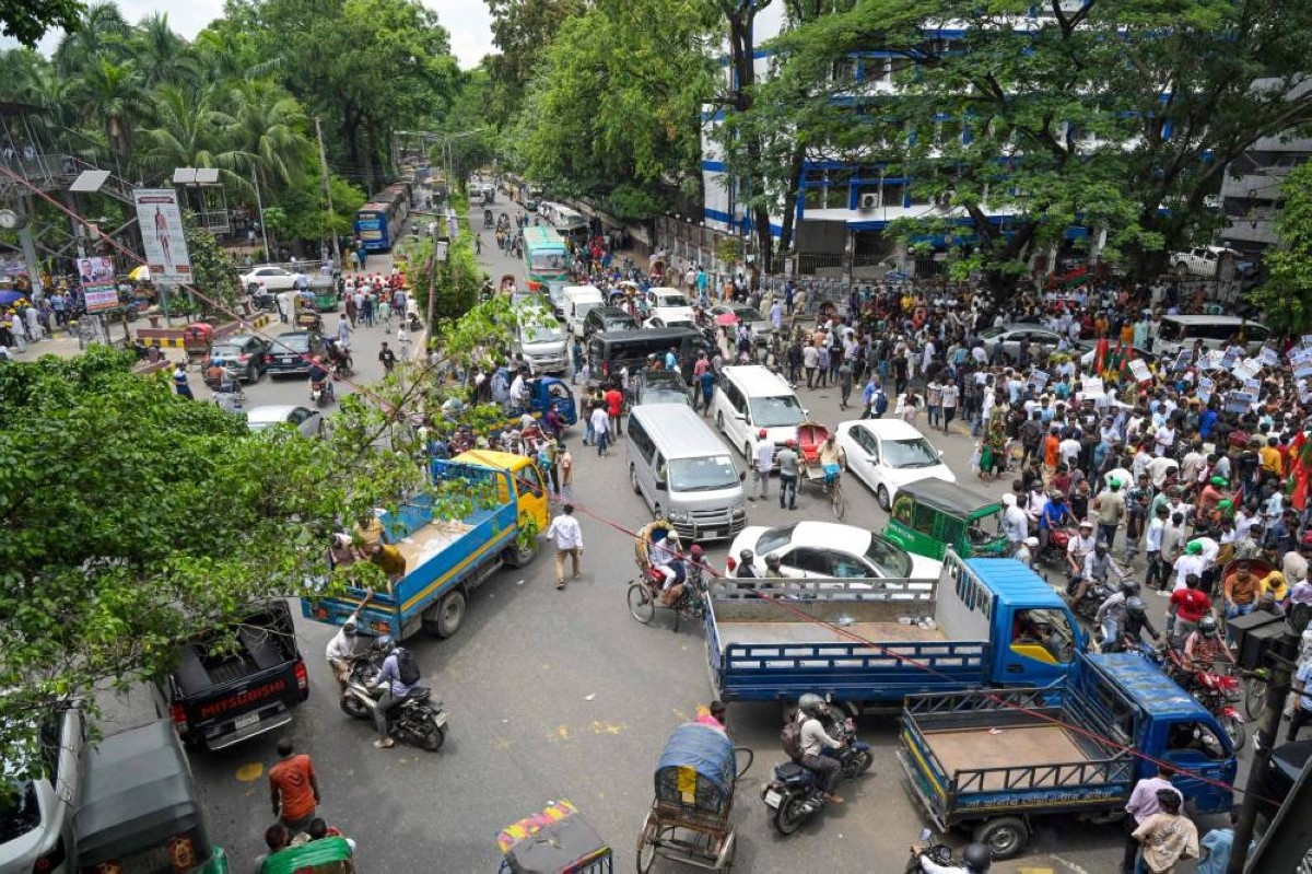 Protests paralyze Bangladesh daily life