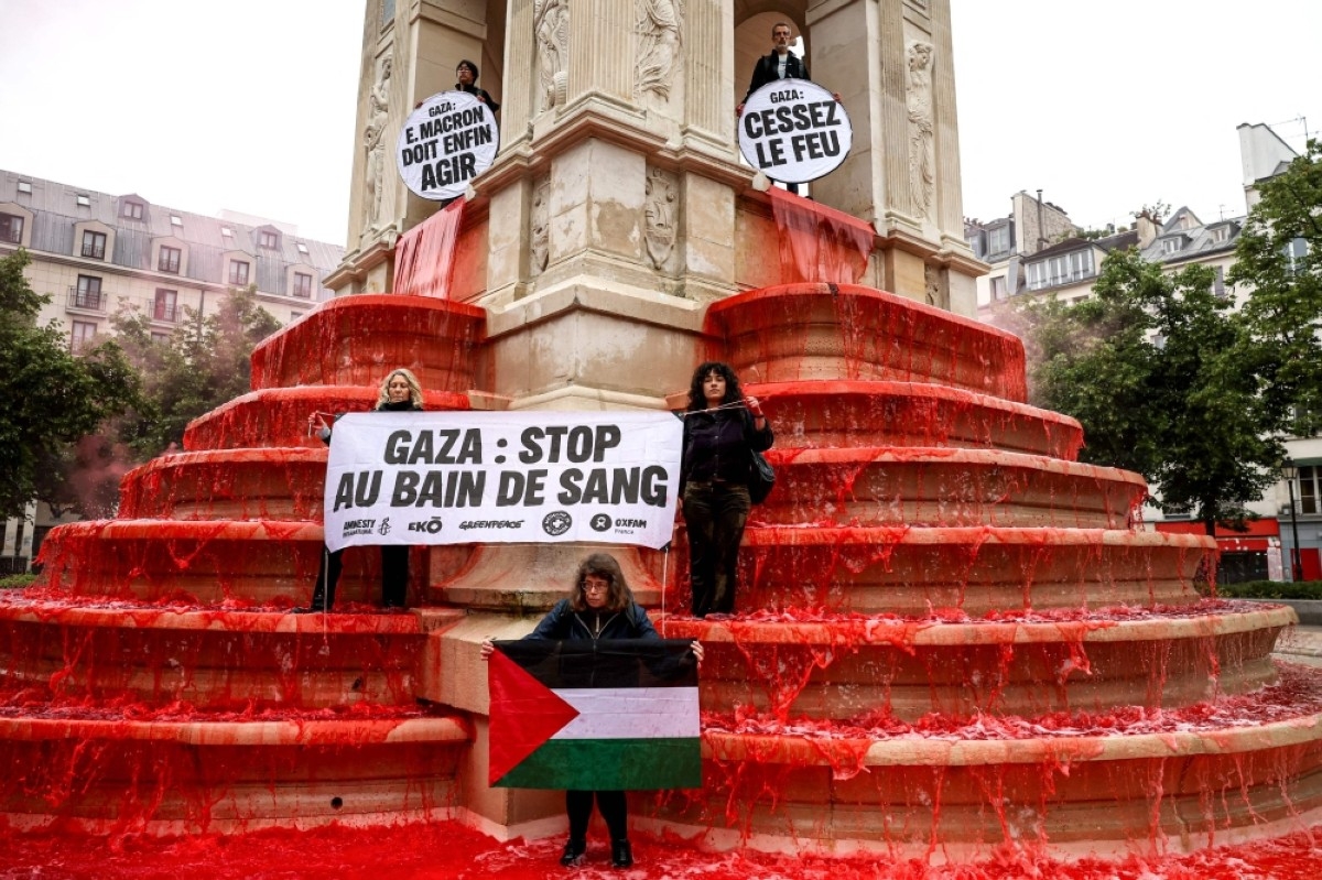 Paris fountain flows red to slam Gaza bloodbath