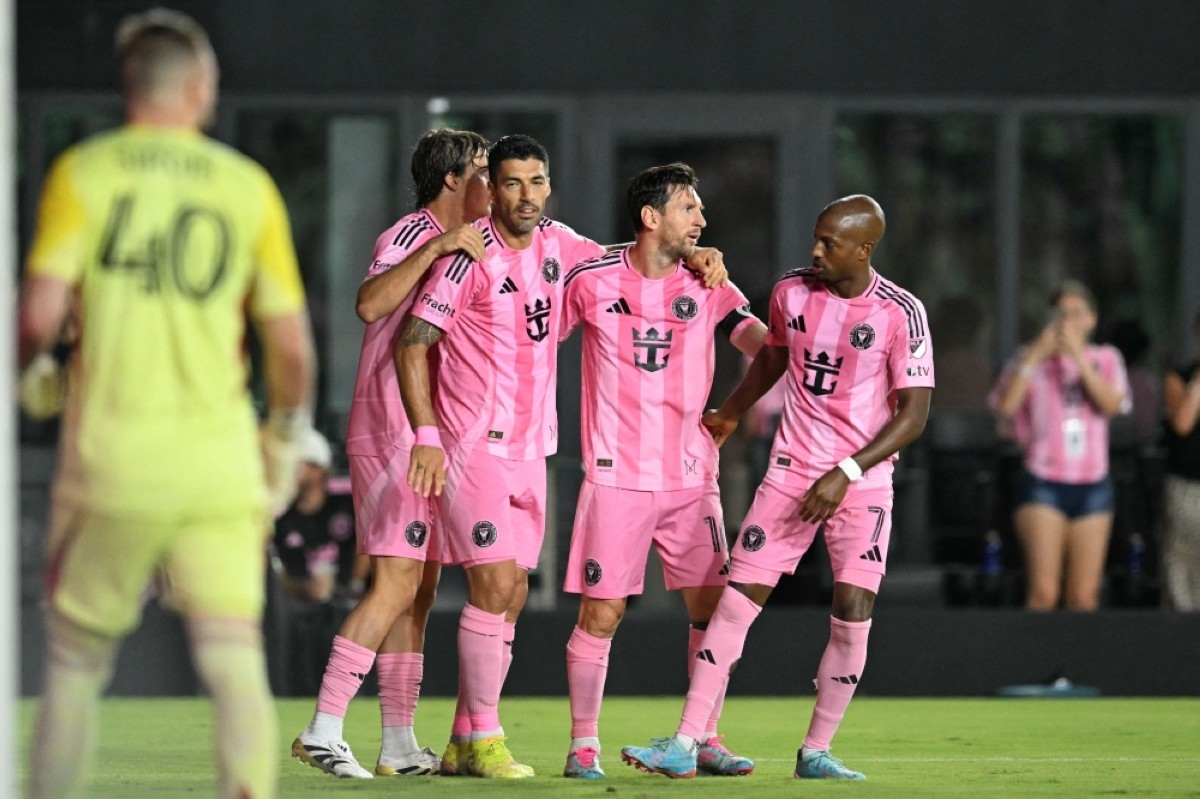 Messi and Suarez each score twice as Miami rips Montreal