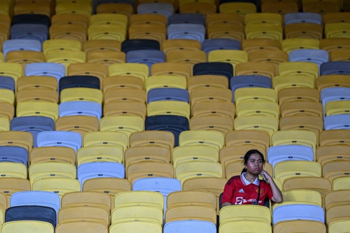‘Oh no!': Malaysian PM sticks boot into booed Man Utd