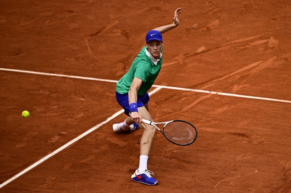 Sinner, Zverev into French Open last 16