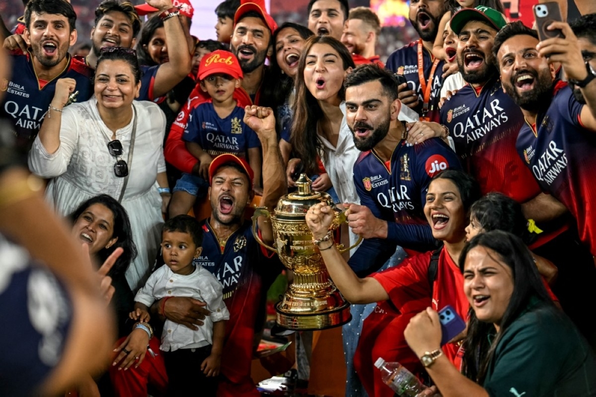 Kohli dedicates IPL title to fans