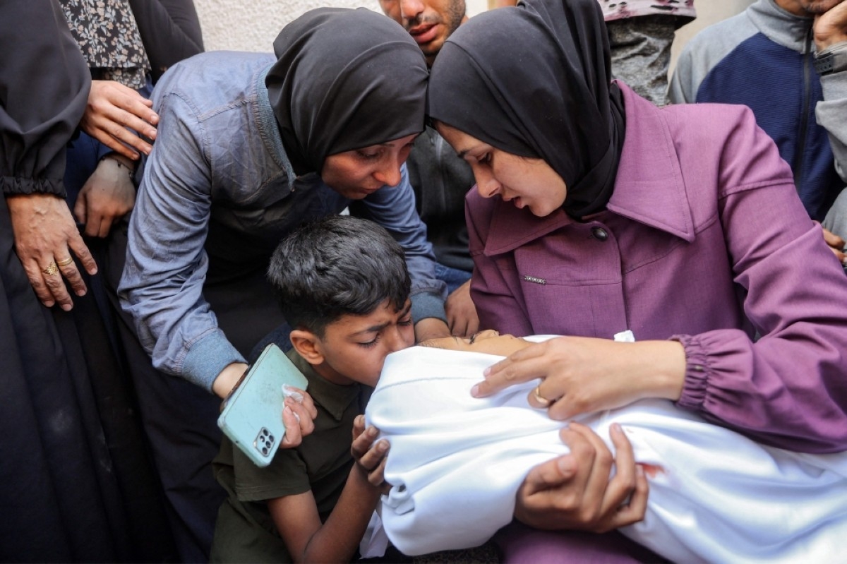 US-backed group suspends Gaza aid operations