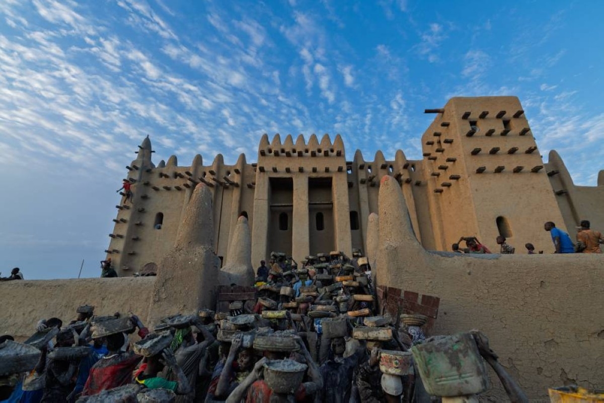 Ancient Malian city celebrates annual replastering of mosque