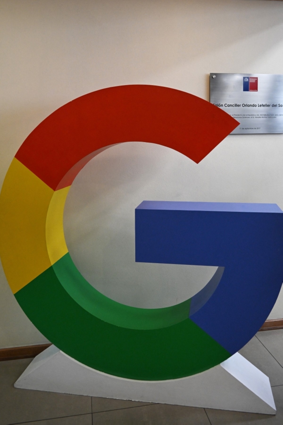 Google turns queries into conversations