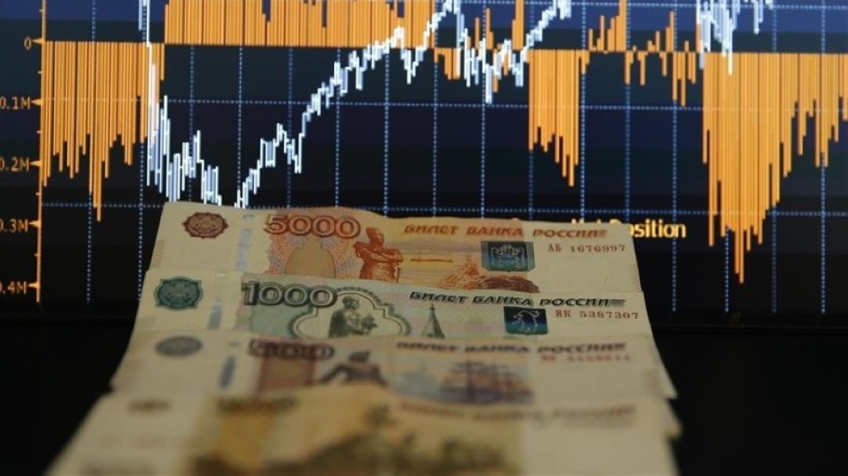 As Donald Trump mulls sanctions, Russia's military economy slows