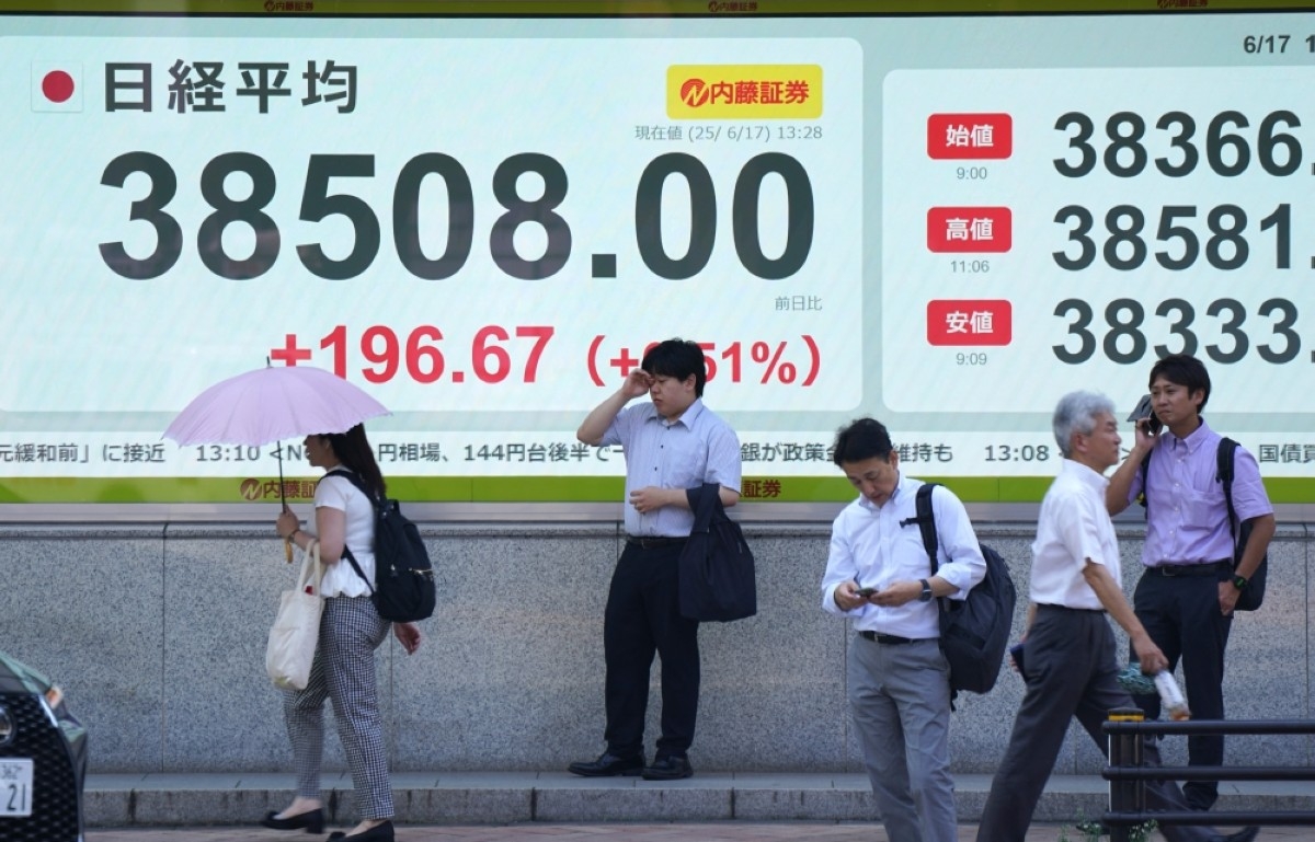Oil prices rally, stocks slide as traders track Zionist-Iranian crisis