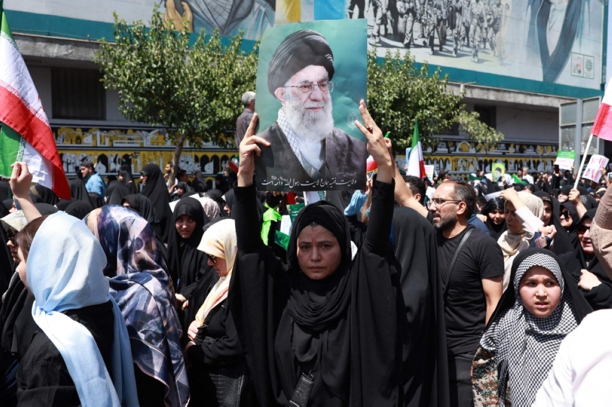 Succession plans for Iranian supreme leader hit top gear