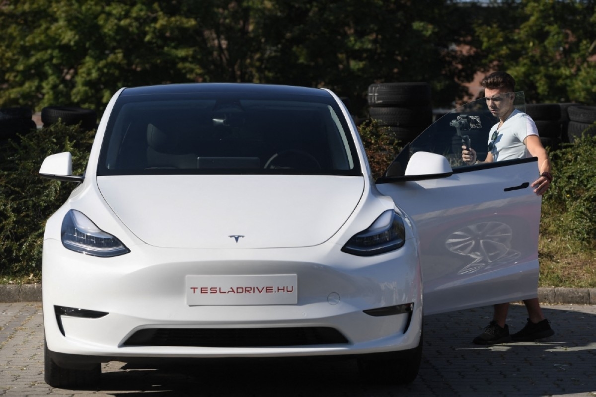 France orders Tesla to end ‘deceptive practices'