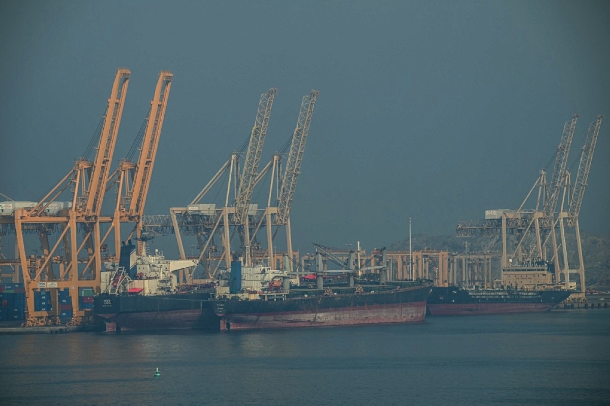 China's Iran oil imports surge on rising shipments, teapot demand