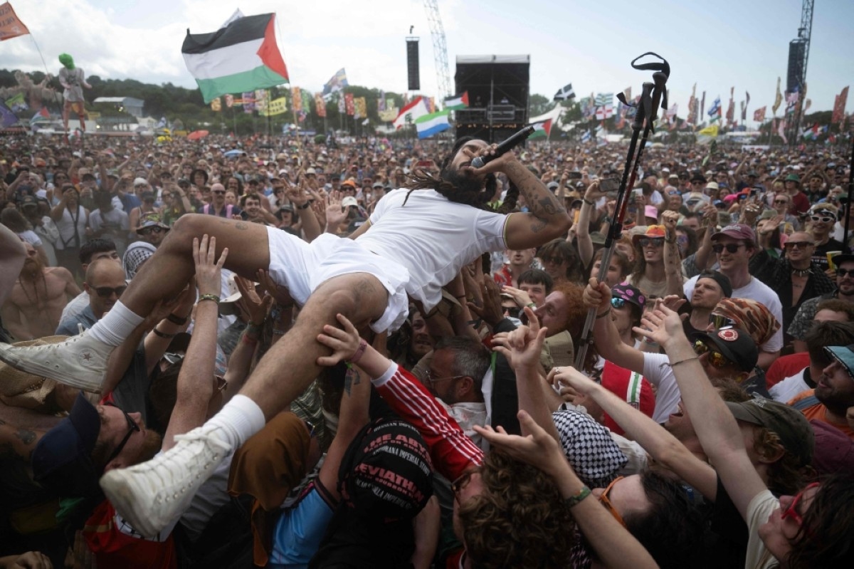 UK govt condemns ‘death to the IDF' chants at Glastonbury